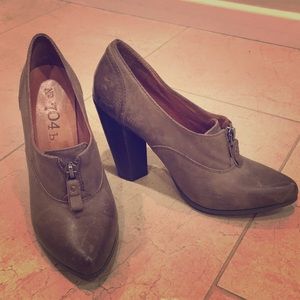 No. 704b grey leather oxford style pumps 37